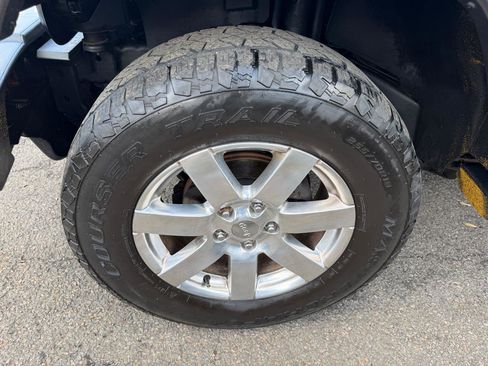 Used 2017 Jeep Wrangler Unlimited Sahara image 30