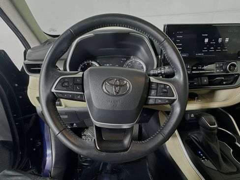Used 2023 Toyota Highlander XLE image 15