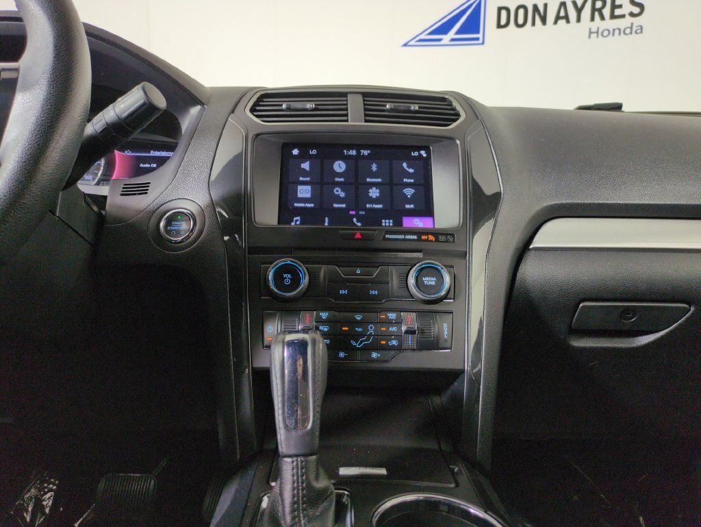 Used 2017 Ford Explorer XLT w/ Equipment Group 201A FWD image 19