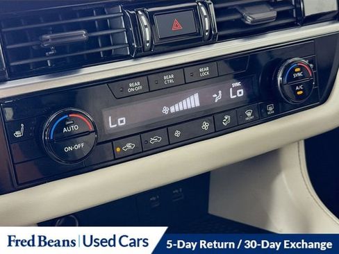 Used 2022 Nissan Pathfinder SV image 17