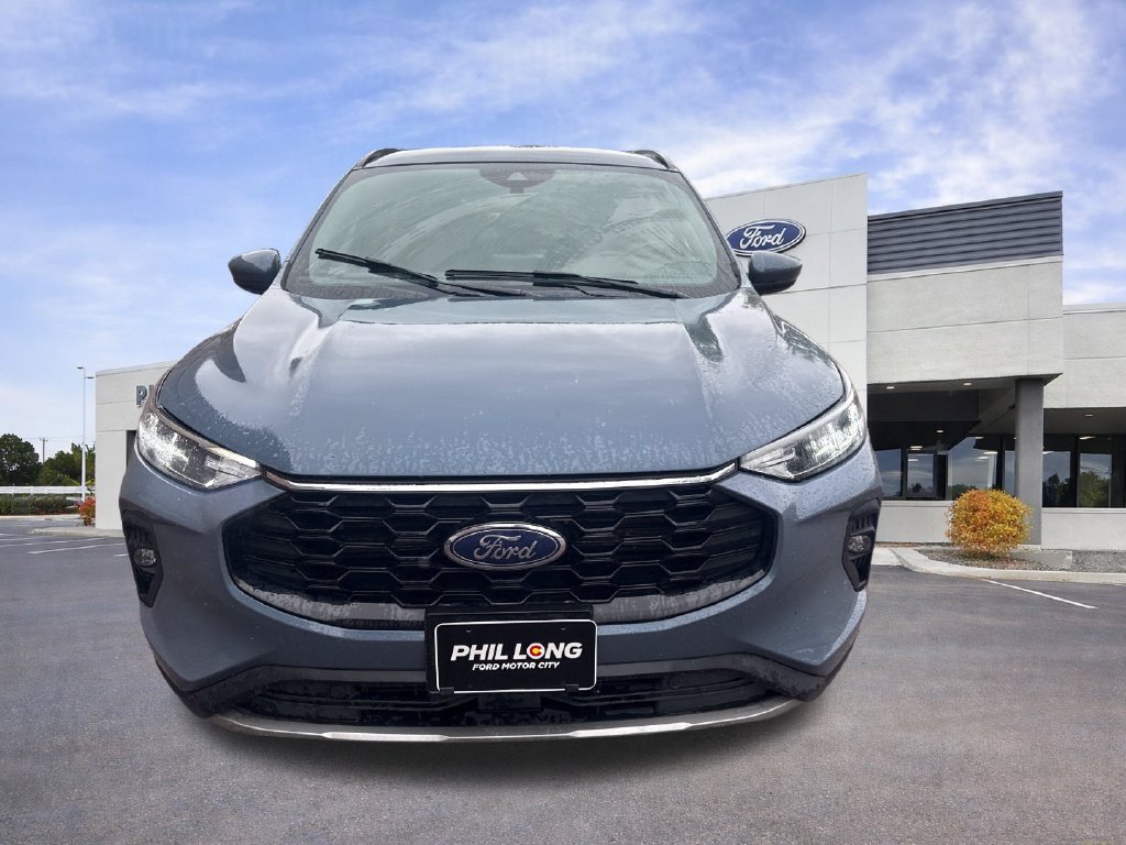 Certified 2025 Ford Escape ST-Line Select AWD/4WD image 2