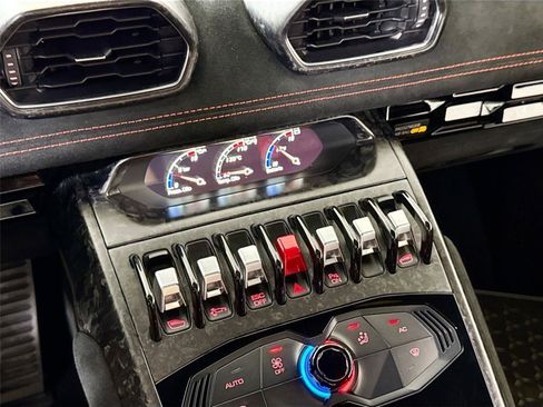 Used 2018 Lamborghini Huracan image 19