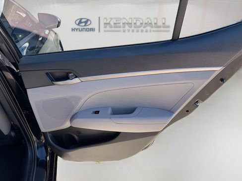 Used 2017 Hyundai Elantra SE image 26