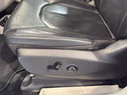 Used 2020 Chrysler Pacifica Touring-L w/ Advanced Safetytec Group FWD image 18