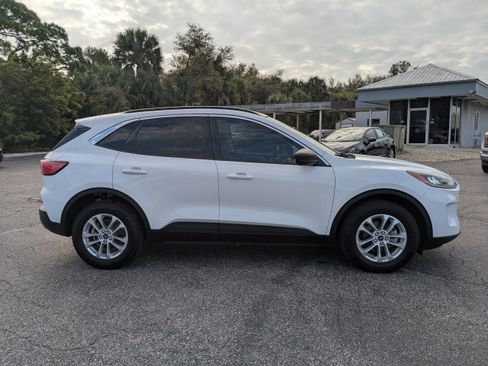 Used 2022 Ford Escape SE w/ Convenience Package AWD/4WD image 3