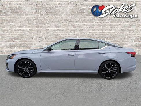 Used 2024 Nissan Altima 2.5 SR FWD image 7