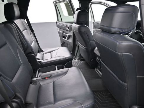 Used 2025 Toyota Sequoia Platinum AWD/4WD image 19
