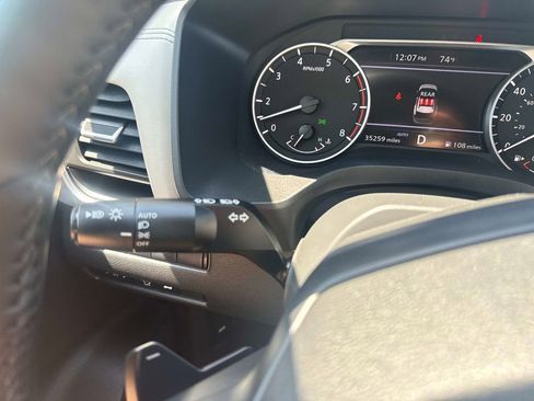 Used 2025 Nissan Rogue SV AWD/4WD image 33