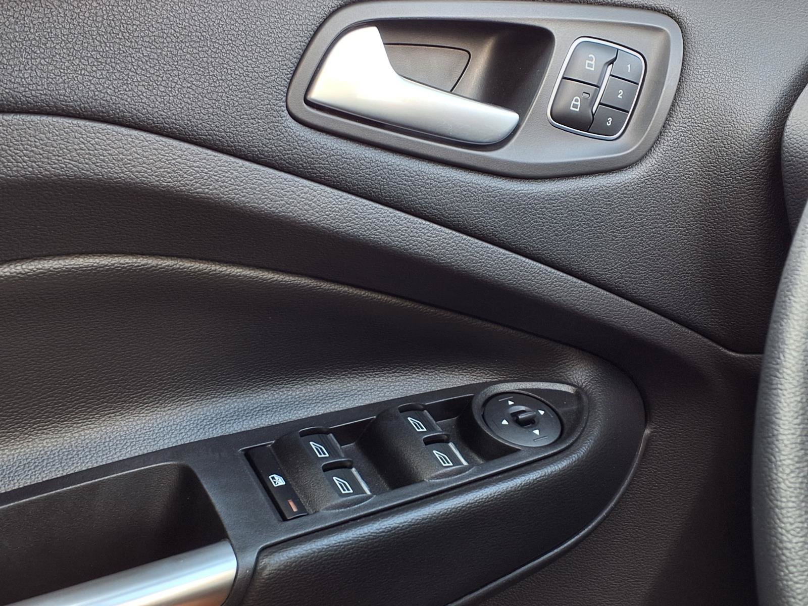 Used 2017 Ford Escape Titanium FWD image 19