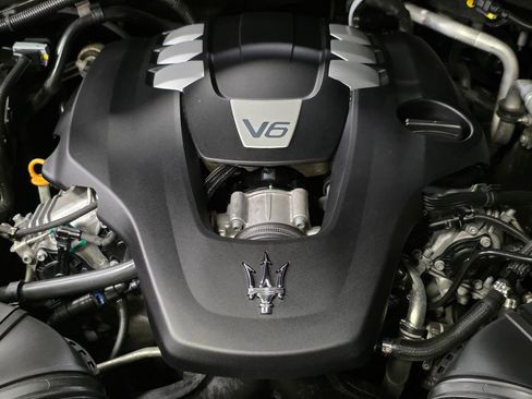 Used 2018 Maserati Levante GranSport image 45