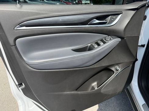 Used 2024 Buick Enclave Essence FWD image 8