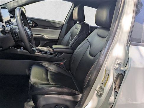 Used 2023 Jeep Compass Limited image 15