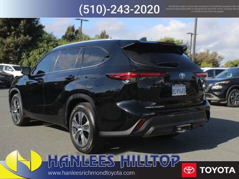 Certified 2022 Toyota Highlander XLE image 9