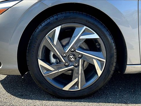 Used 2024 Hyundai Elantra Limited FWD image 8
