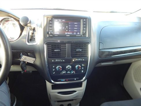 Used 2018 Dodge Grand Caravan SE w/ UConnect Hands-Free Group image 24