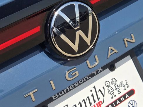 New 2026 Volkswagen Tiguan SE FWD image 9