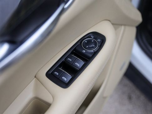 Used 2017 Cadillac XT5 FWD image 23