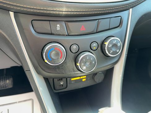 Used 2019 Chevrolet Trax LT w/ LT Convenience Package AWD/4WD image 20