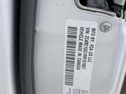 Used 2024 Chrysler Pacifica Limited image 38