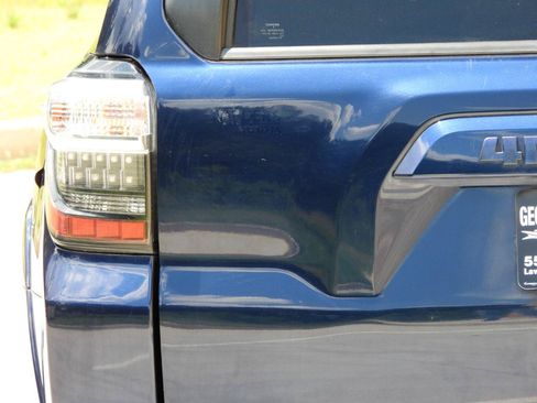 Used 2020 Toyota 4Runner SR5 AWD/4WD image 35