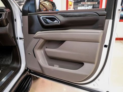 Used 2022 GMC Yukon XL SLT w/ SLT Premium Package image 41