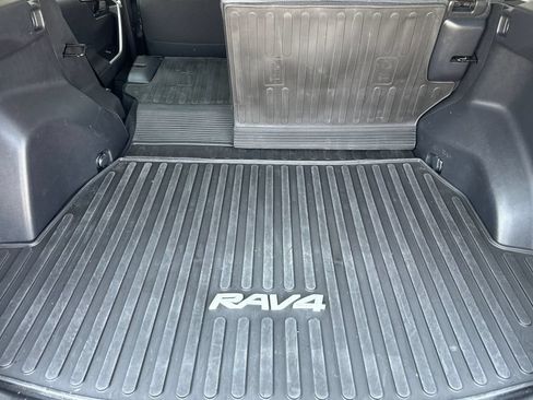 Used 2022 Toyota RAV4 LE AWD/4WD image 15