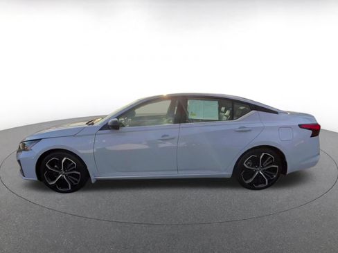 Used 2025 Nissan Altima 2.5 SR FWD image 8