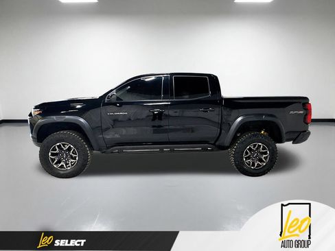 Used 2025 Chevrolet Colorado ZR2 w/ Technology Package AWD/4WD image 11