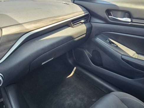 Used 2025 Nissan Altima 2.5 SV FWD image 24