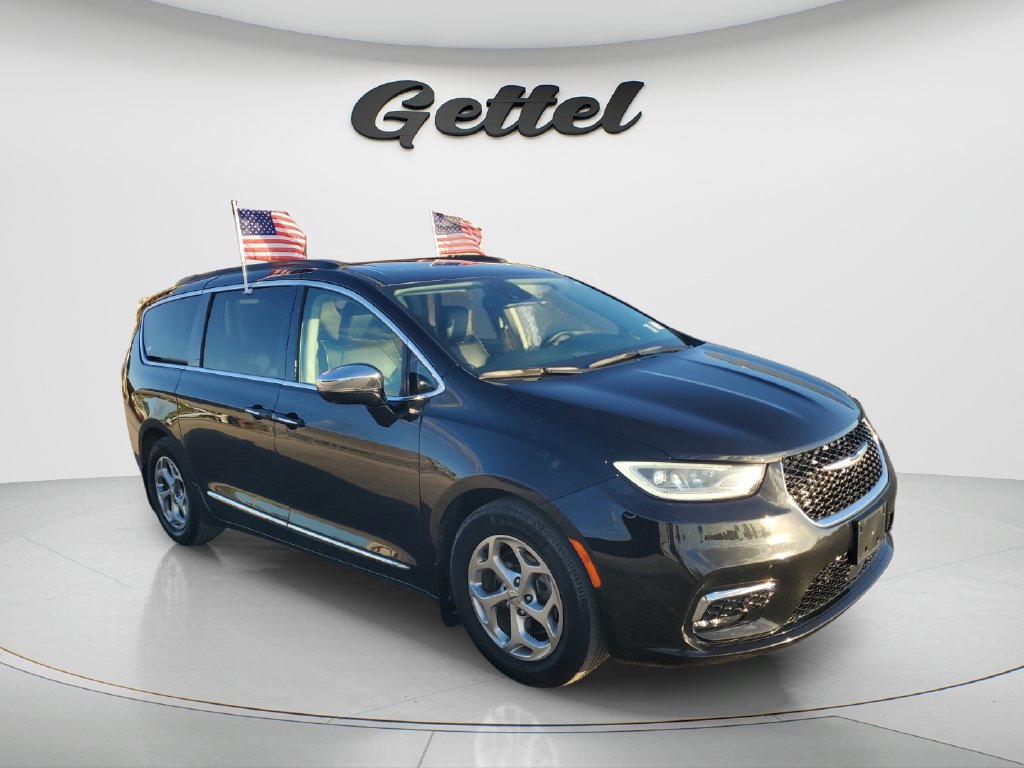 Used 2023 Chrysler Pacifica Limited w/ Trailer Tow Group FWD image 3