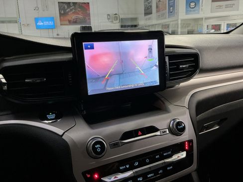 Used 2021 Ford Explorer XLT image 27