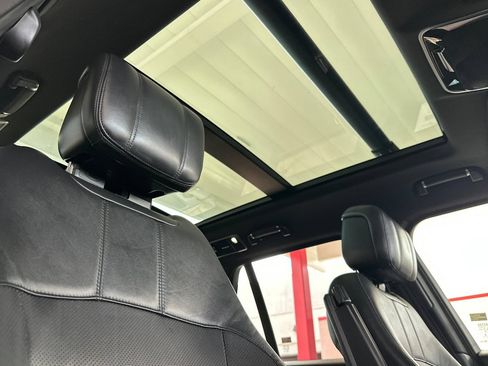 Used 2019 Land Rover Range Rover HSE AWD/4WD image 18