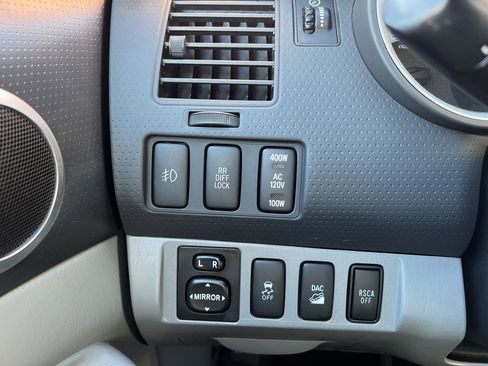 Used 2015 Toyota Tacoma 4x4 Double Cab w/ TRD Off-Road Package image 23