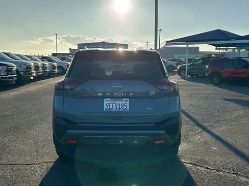 Used 2023 Nissan Rogue SL w/ SL Premium Package image 4