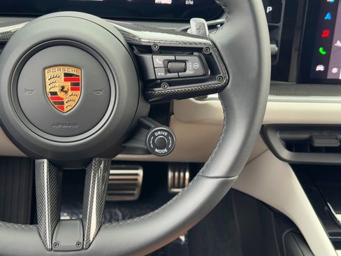 Used 2024 Porsche Cayenne Turbo image 28