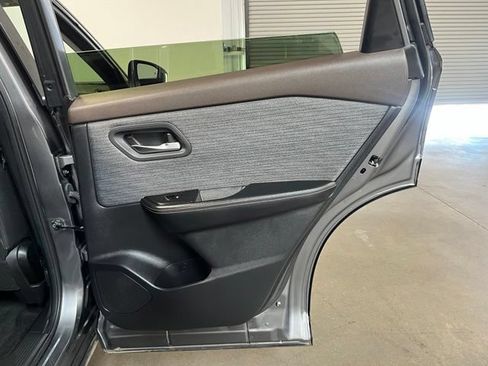 Used 2023 Nissan Rogue SV AWD/4WD image 16