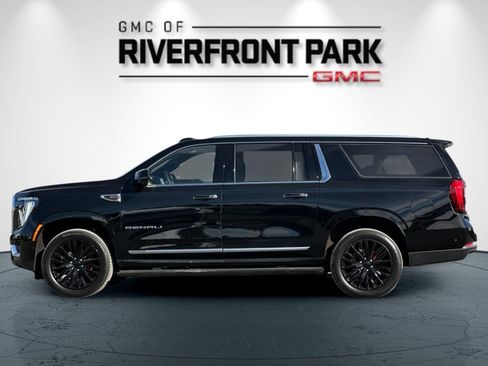Used 2026 GMC Yukon XL Denali w/ Sun & Power Step Package AWD/4WD image 6