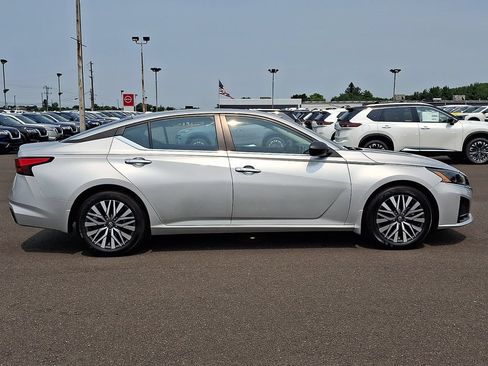 Certified 2024 Nissan Altima 2.5 SV FWD image 7