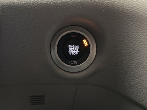 Used 2023 Chrysler Voyager LX image 22