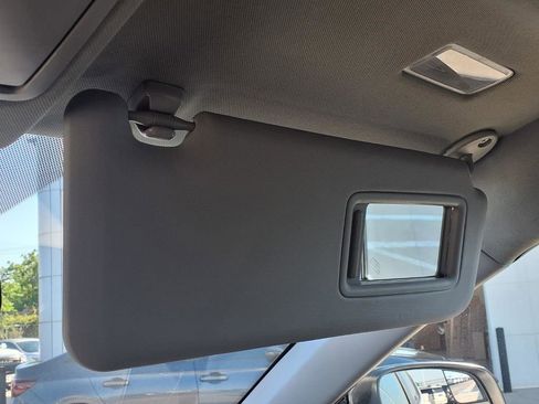 Used 2018 Toyota RAV4 LE FWD image 9