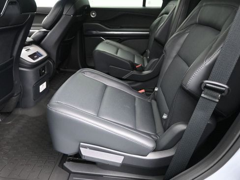 New 2025 Lincoln Navigator Reserve w/ Jet Appearance Package image 10