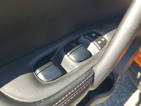 Certified 2020 Nissan Rogue SV image 11