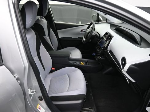 Certified 2022 Toyota Prius LE image 23
