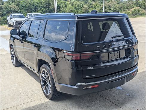 Used 2022 Jeep Wagoneer Series III w/ Premium Group I AWD/4WD image 9