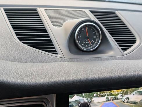 Used 2018 Porsche Macan image 28