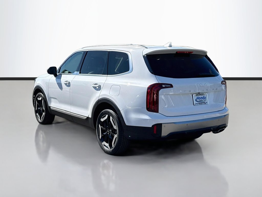 Used 2025 Kia Telluride S FWD image 5