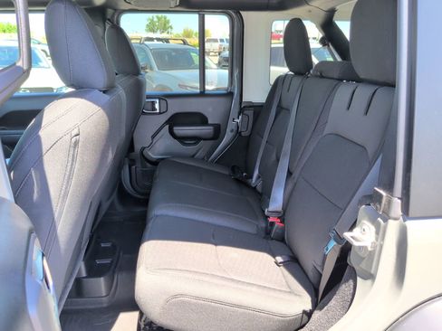 Used 2023 Jeep Wrangler Unlimited w/ Cold Weather Group AWD/4WD image 10