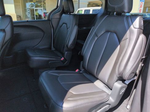 New 2026 Chrysler Pacifica Select image 24