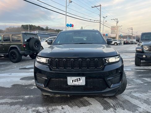 New 2025 Jeep Grand Cherokee Altitude image 2