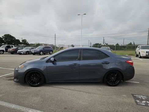 Used 2018 Toyota Corolla LE image 4